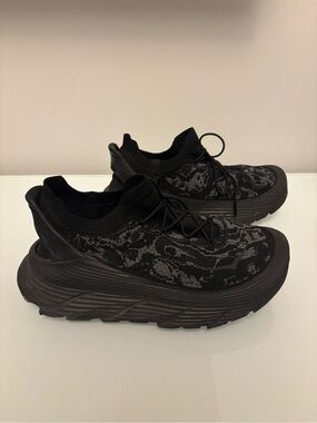 Hoka One Sneakers U Restore Chukkas Carbon Black Knit US Women 9